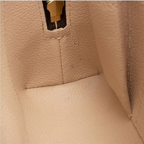 ❌SOLD❌. Beautiful Louis Vuitton Monogram Canvas GM
Cosmetic Pouch. - Picture 14 of 16